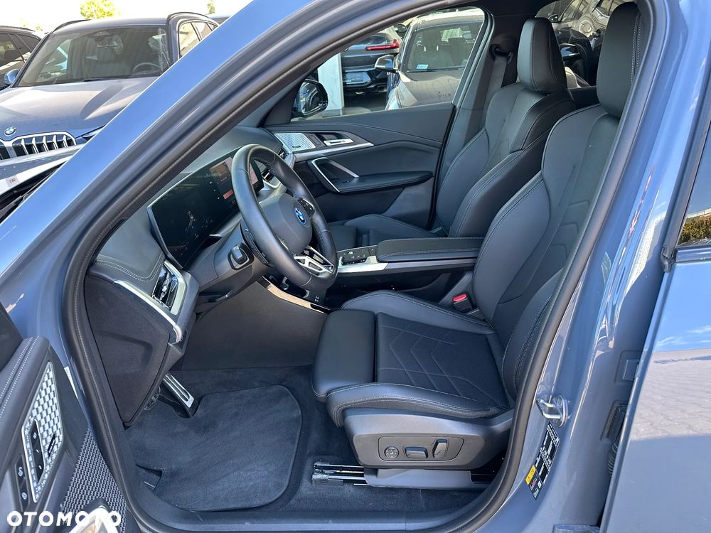 BMW iX1 xDrive30 66.5kWh M Sport - 6