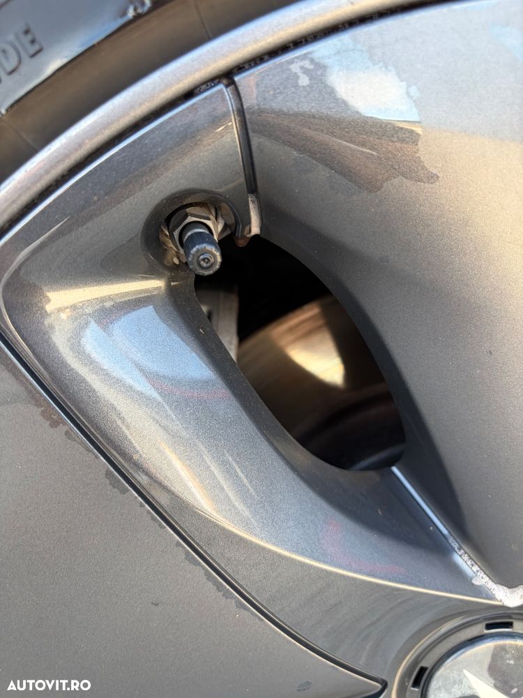 Tesla Model 3 - 8