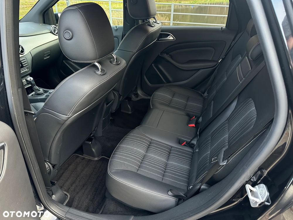 Mercedes-Benz Klasa B 180 UrbanStyle Edition - 11