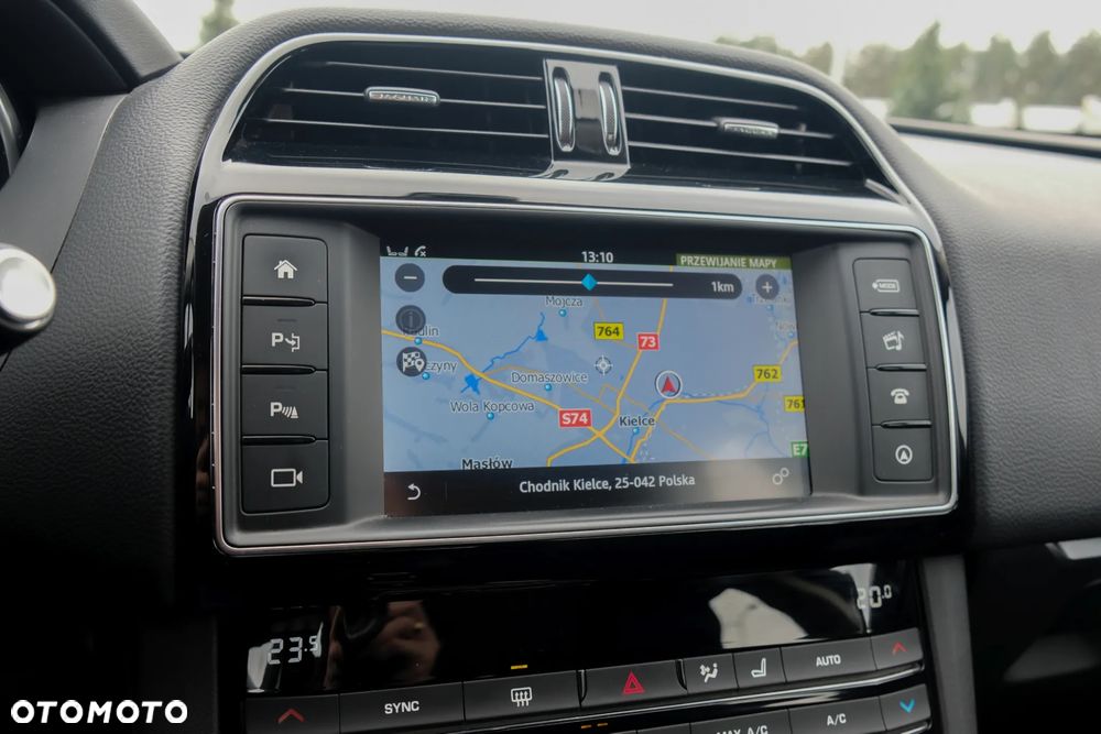 Jaguar F-Pace 20d AWD R-Sport - 17