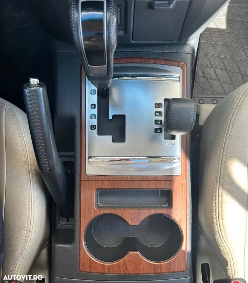 Mitsubishi Pajero - 4