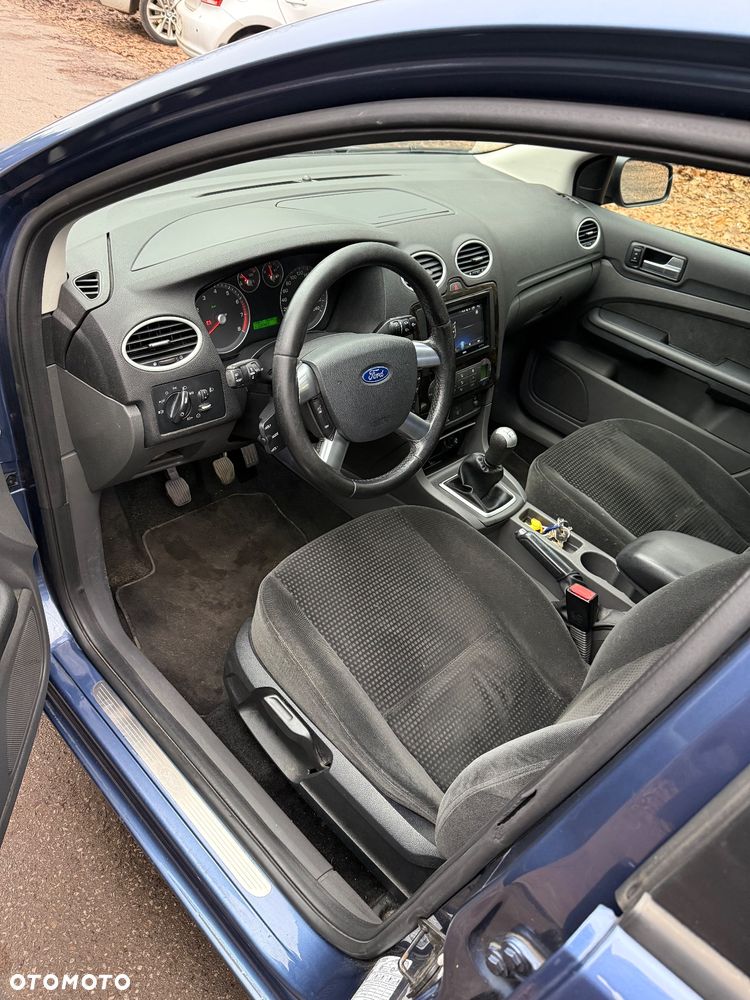 Ford Focus 2.0 Ghia - 9