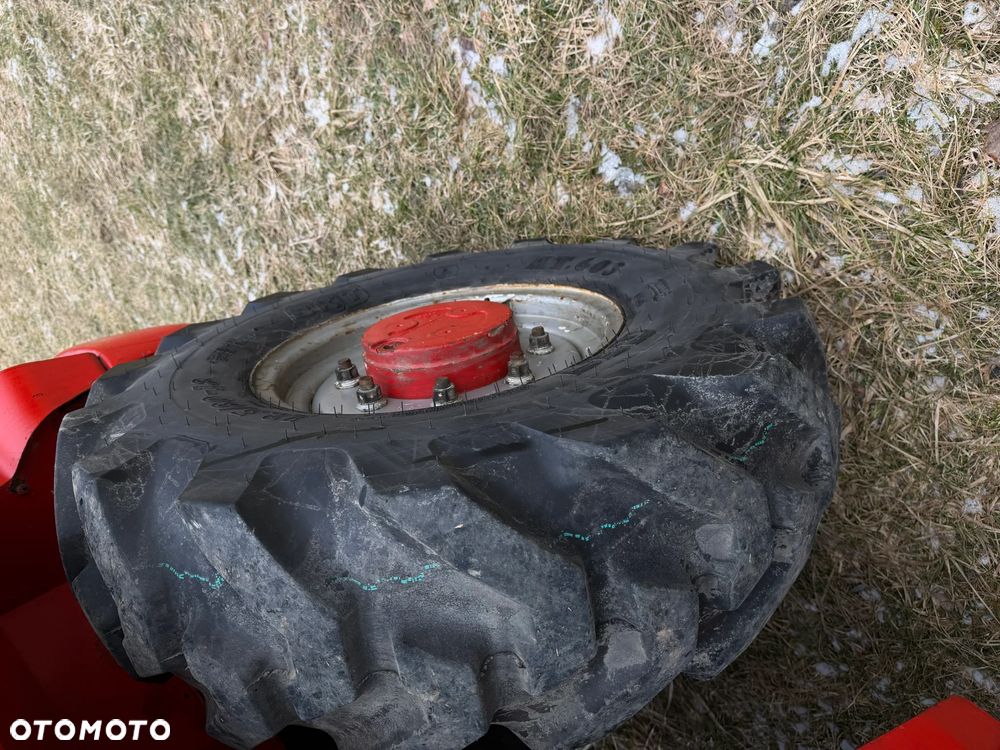 Manitou MLT523  Ładowarka teleskopowa 5m Wysięg 2,3 tony udzwig. Posuw wideł Hydrauliczny oraz rozsuwanie wideł hydr. Szybko-złącze hydrauliczne. 2x kamera PERKINS silnik TURBO  z Komuny Norweskiej! Jak Nowa 4287 mtg Zero luzów wycieków SERWISOWANA w  DEKRA.  Opony jak Nowe. Napęd 4x4 Hydrostatic REWERS - 17