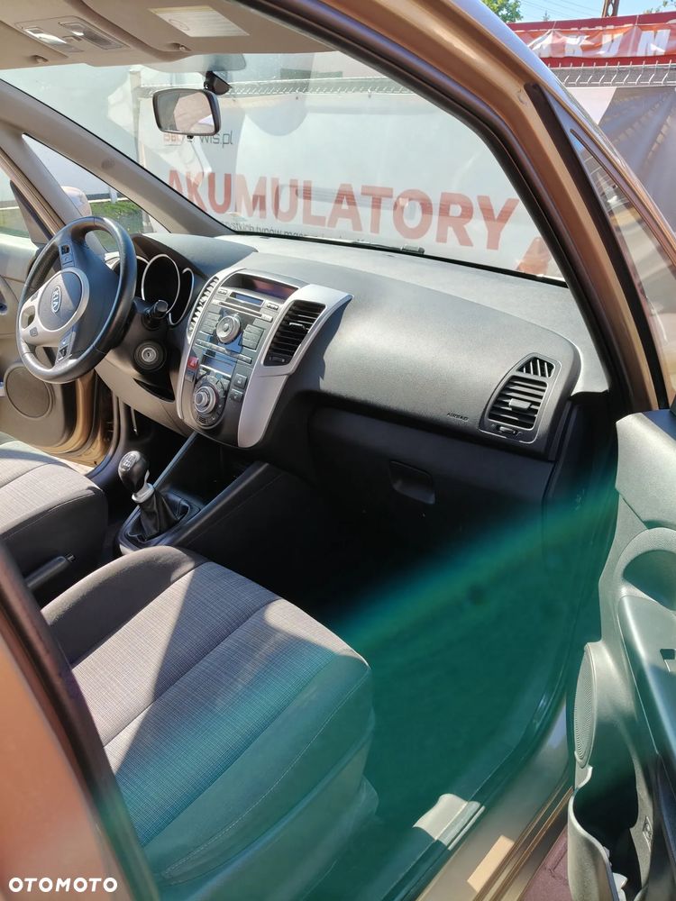 Kia Venga - 11