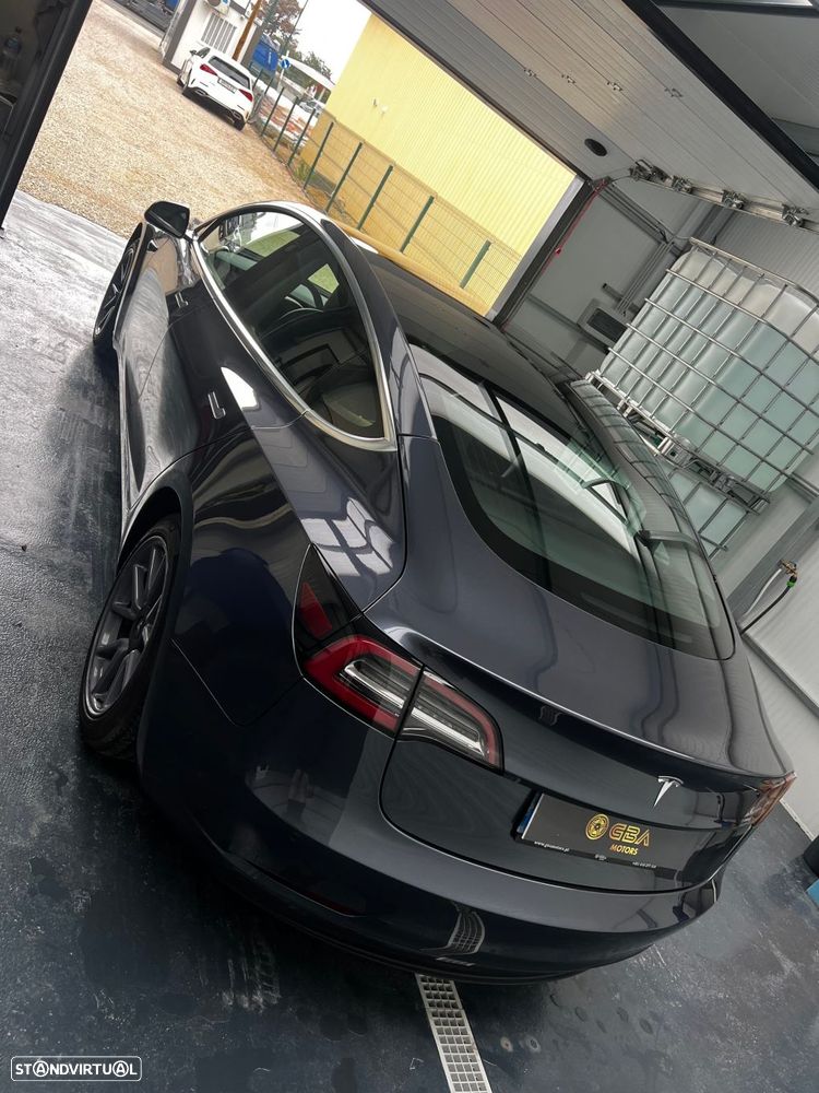 Tesla Model 3 - 5