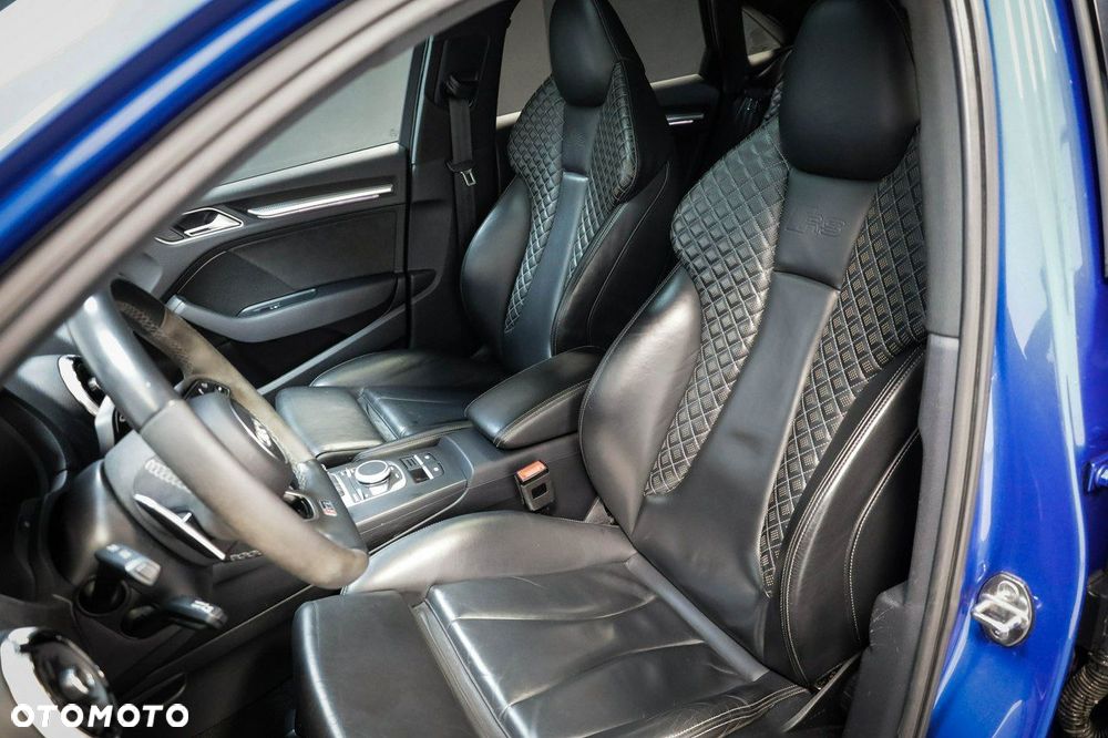 Audi RS3 Limousine - 22