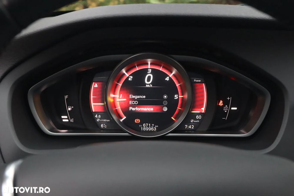 Volvo V40 D2 Kinetic - 24