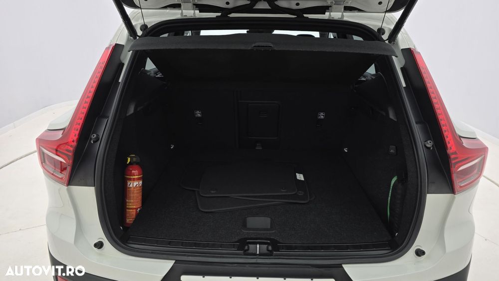 Volvo XC 40 T3 AT8 Momentum Pro - 25