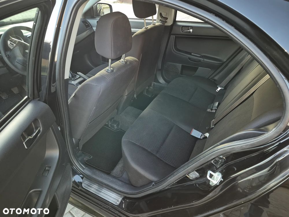 Mitsubishi Lancer - 8