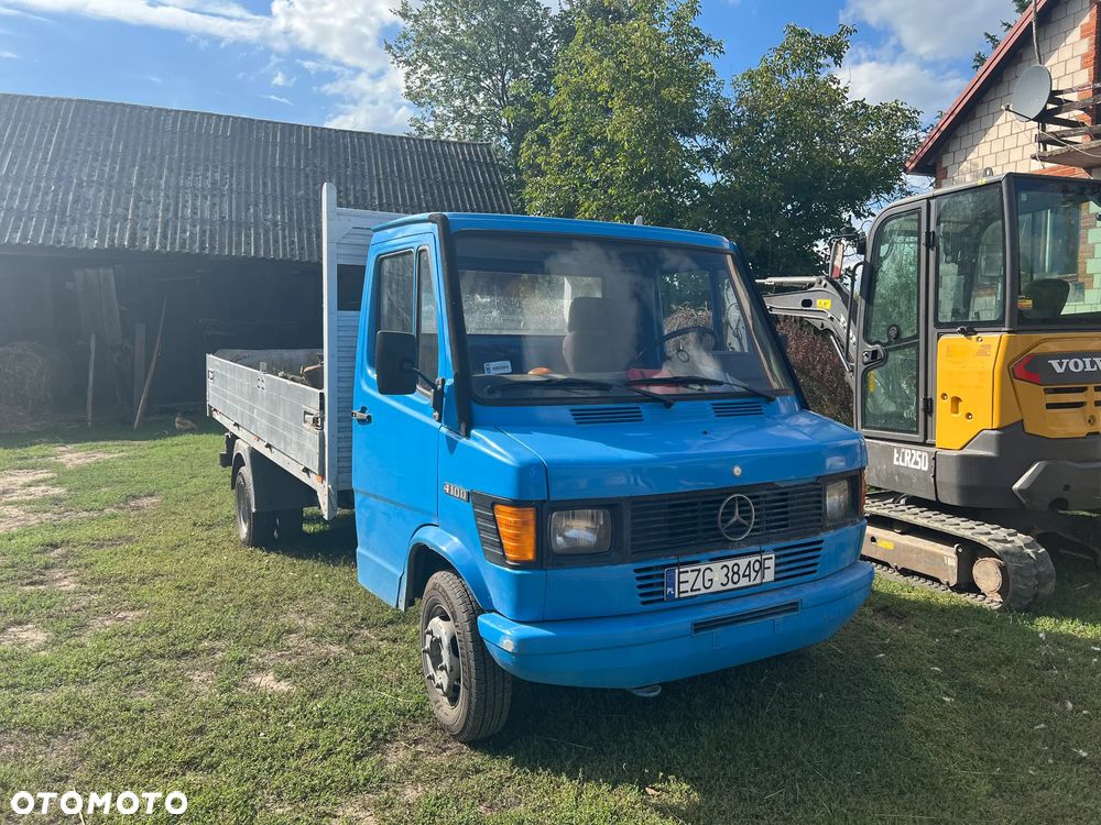 Mercedes-Benz 410 - 2
