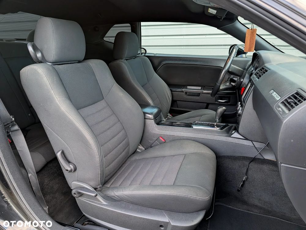 Dodge Challenger - 7