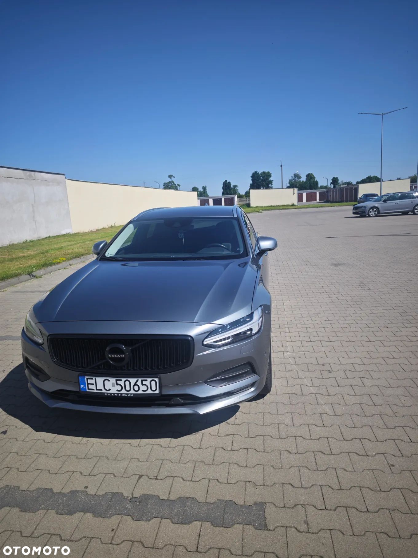 Volvo V90 D4 Momentum - 1