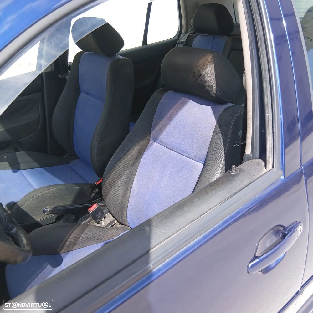 VW Golf 1.9 TDi 25 Anos - 5