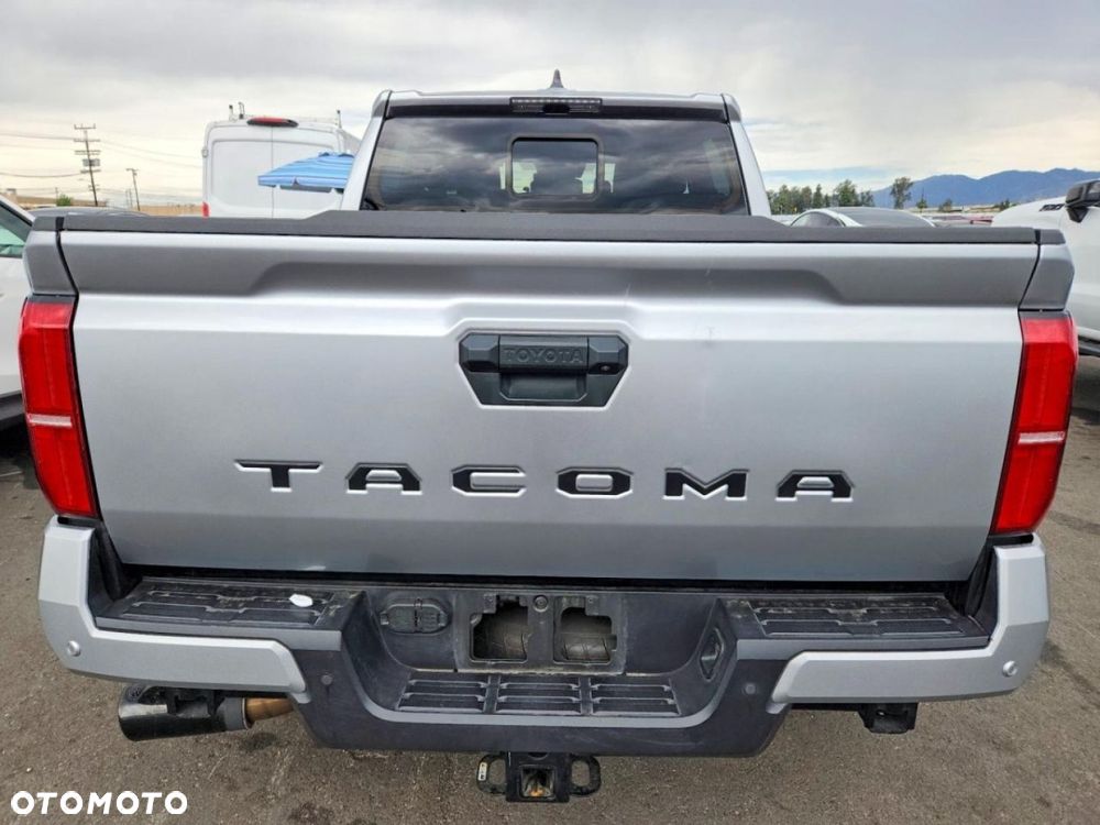Toyota Tacoma - 6