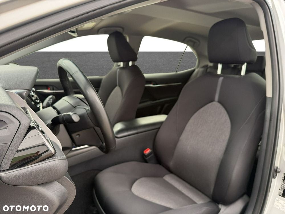 Toyota Camry - 17