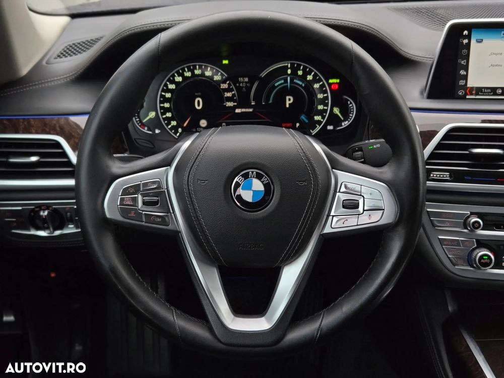 BMW Seria 7 740Le iPerformance - 29