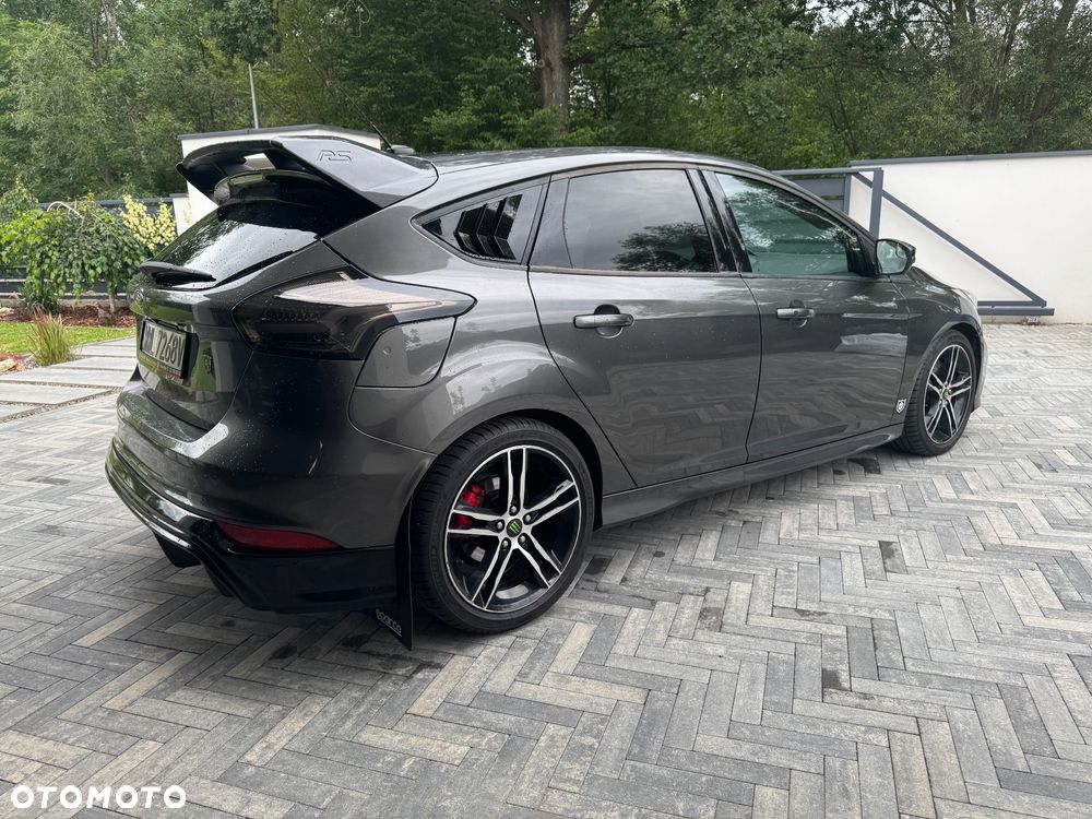 Ford Focus ST - 9