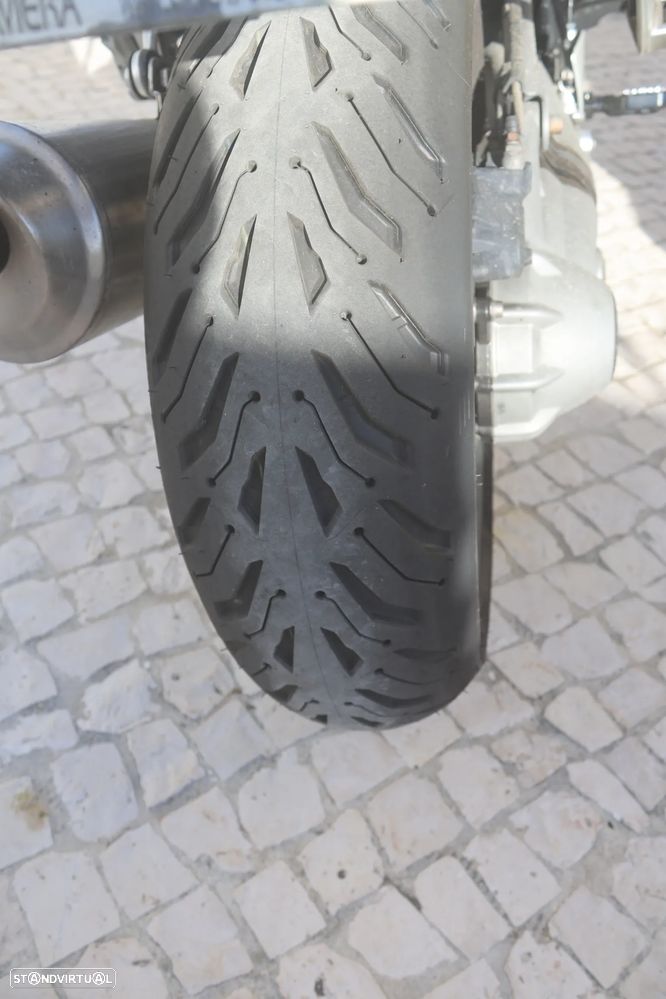 BMW R 1200 R 0400 - 6