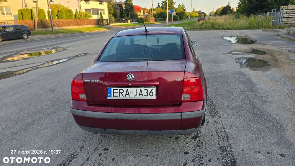 Volkswagen Passat 1.8 - 4