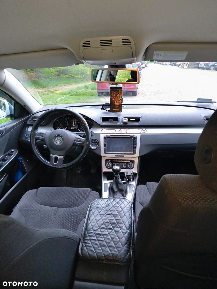 Volkswagen Passat 2.0 TDI DPF Comfortline - 9