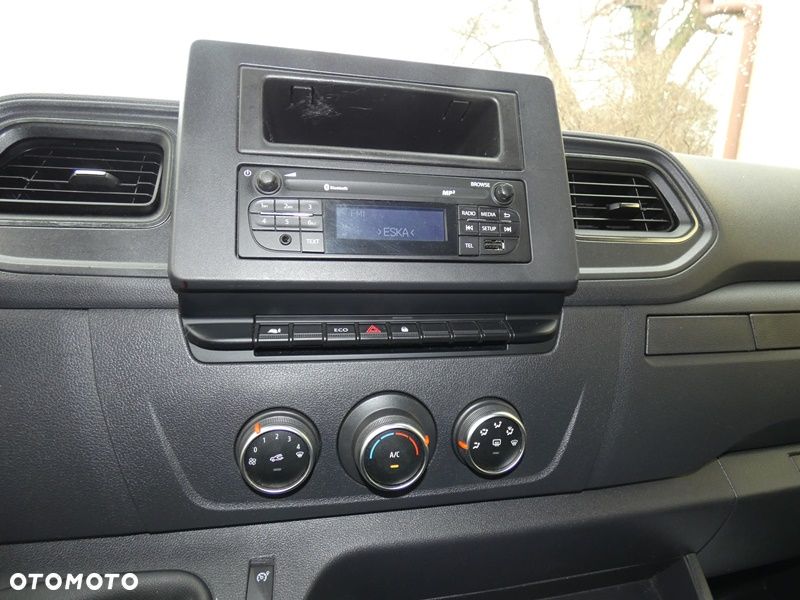 Renault Master, kontener, bliźniaki 16, LED - 11