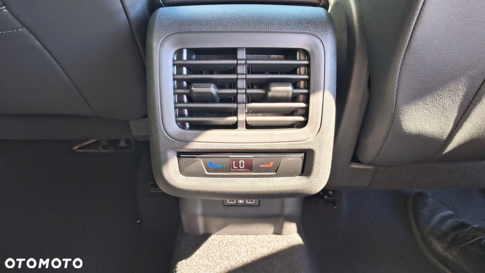 Volkswagen T-Roc - 32