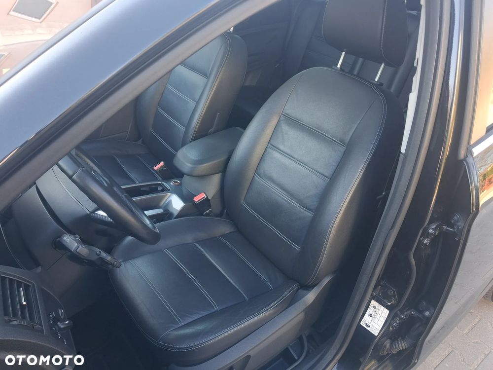 Ford Kuga 2.0 TDCi 2x4 Titanium - 12