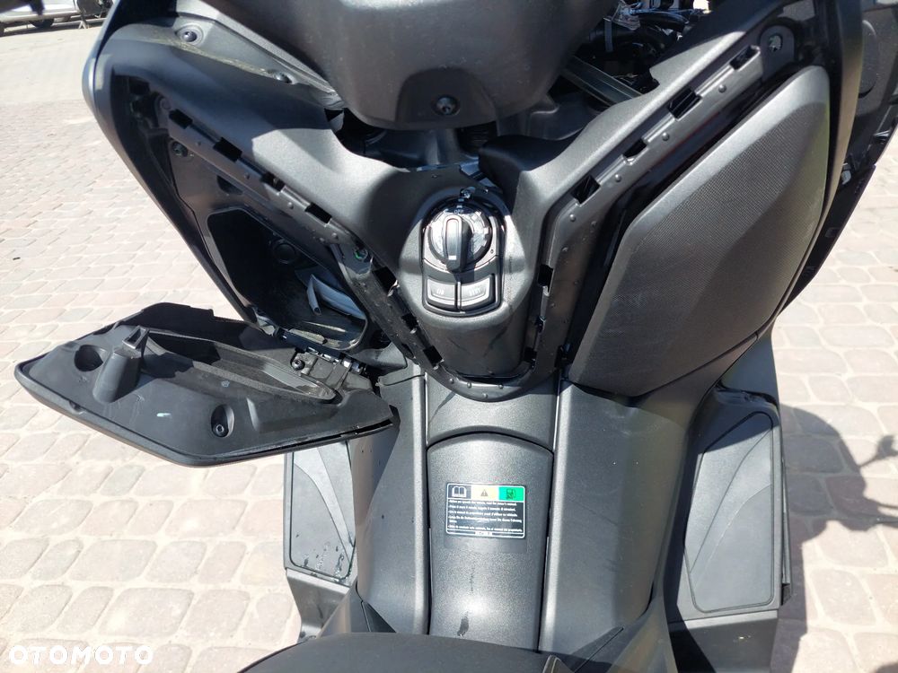 Yamaha X-max - 9