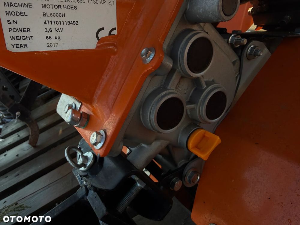 Husqvarna Glebogryzarka Kultywator BENASSI. Włoska Oryginalna Maszyna sprowadzona z Norwegii. Silnik Honda lub BRIGGS VANGUARD. 7km lub 5,5km . Szerokość rob. 80cm. 3 biegi pracy. To nie jest chińczyk!! Prawdziwy kultywator Przemysłowy koszt nowego około 10 tysięcy złotych. Okazja  cena zimowa wyprzedaż!! - 25