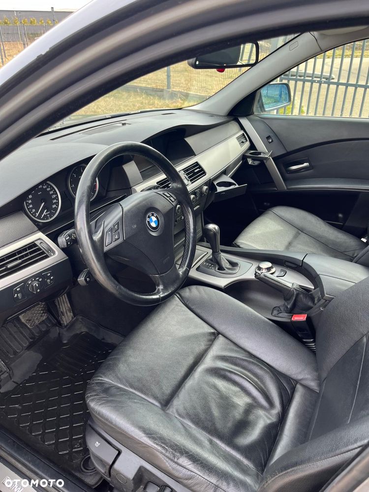 BMW Seria 5 525d - 12