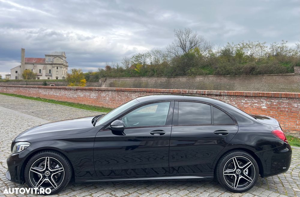 Mercedes-Benz C 220 d 4Matic T 9G-TRONIC AMG Line - 11