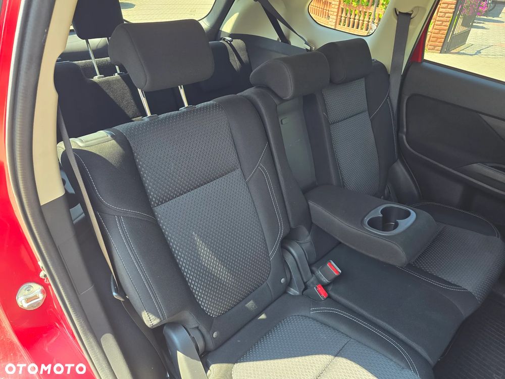 Mitsubishi Outlander - 16