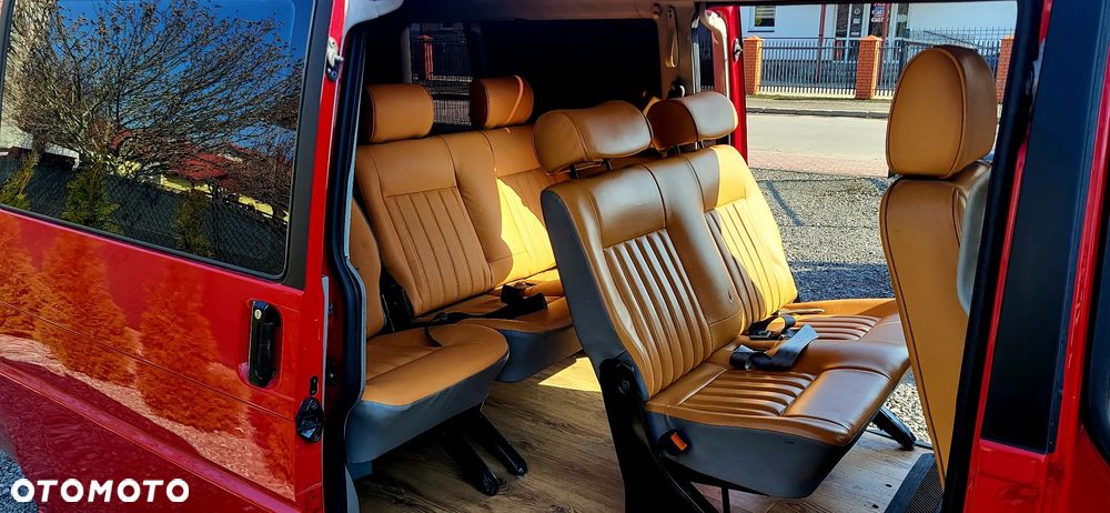 Volkswagen Caravelle - 13