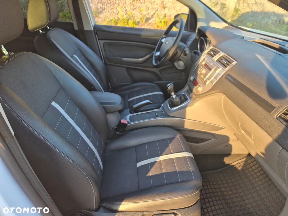 Ford Kuga - 24