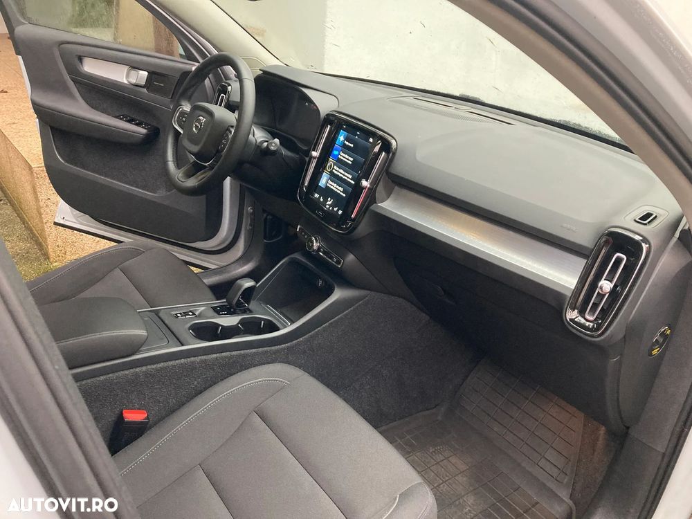 Volvo XC 40 B4 AT8 AWD Mild Hybrid Momentum Pro - 13