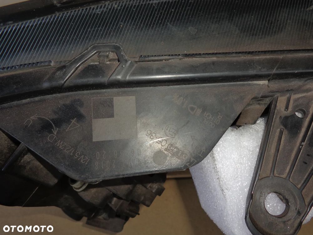 TOYOTA AVENSIS T27 lampa lewa przednia EUROPA - 3