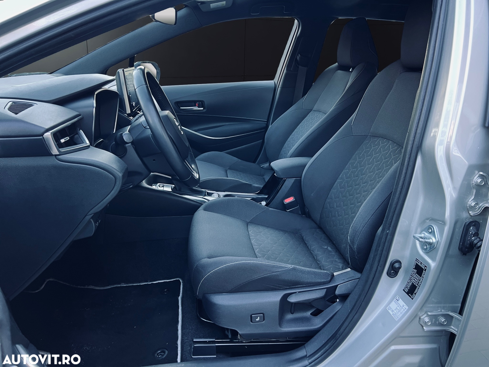 Toyota Corolla 1.8 Hybrid Business Edition - 15