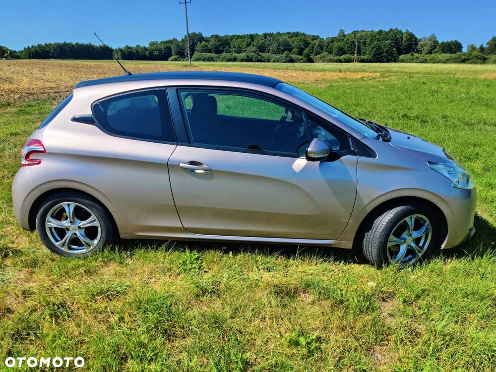 Peugeot 208 - 13