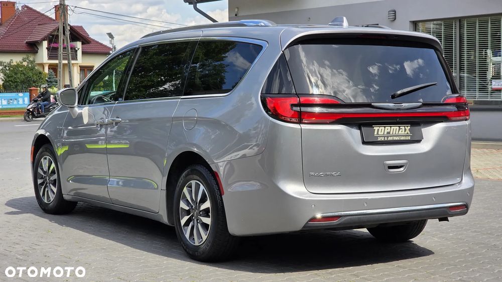 Chrysler Pacifica - 4