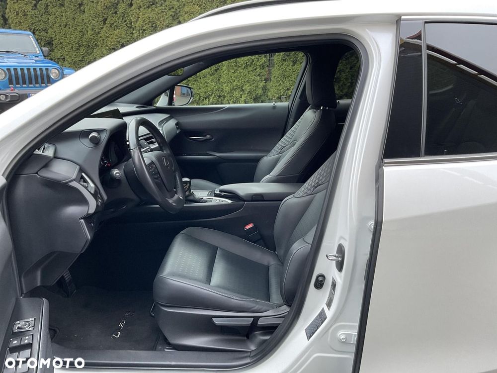 Lexus UX - 13