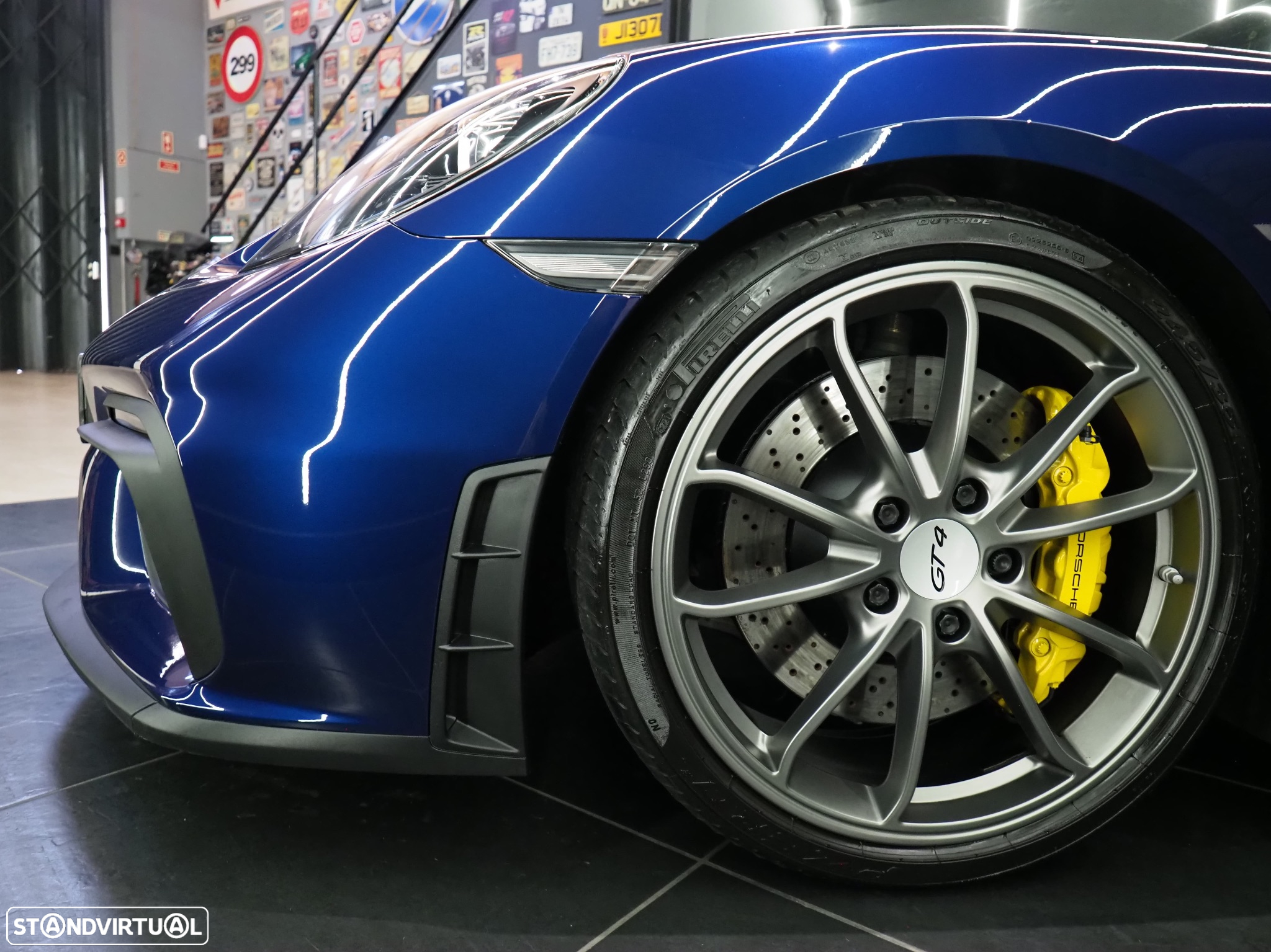 Porsche 718 Cayman GT4 - 4