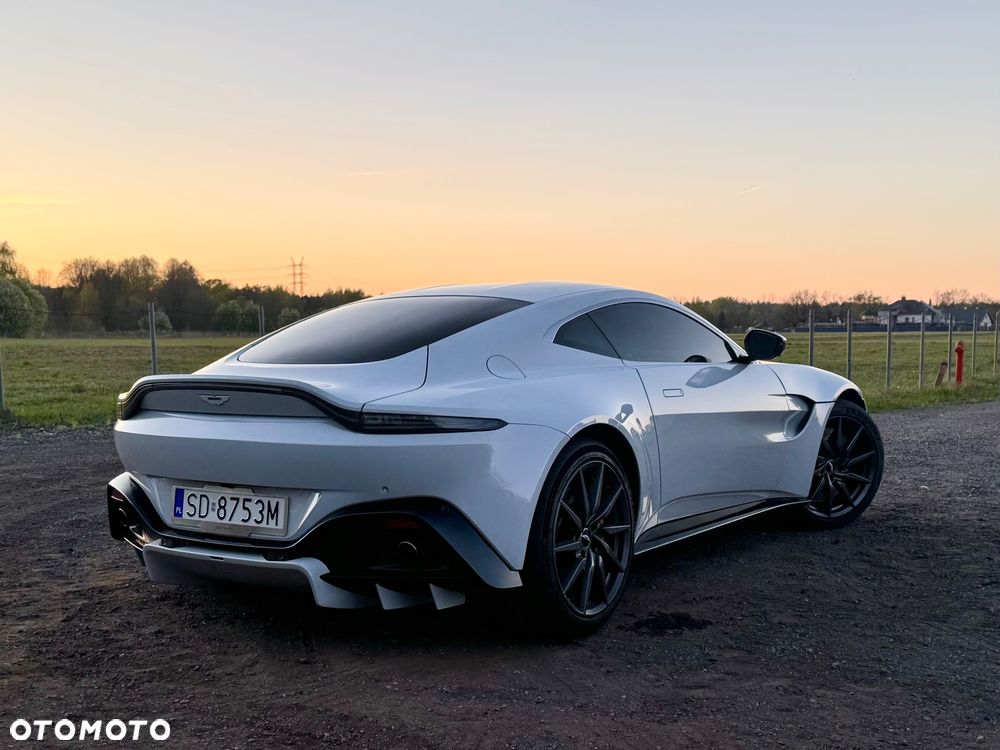 Aston Martin Vantage - 14