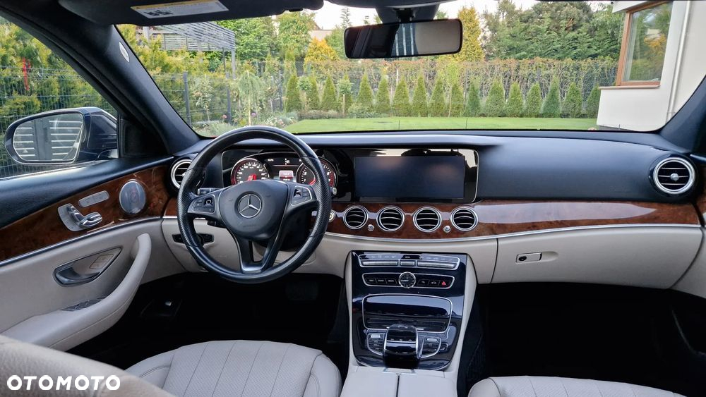 Mercedes-Benz Klasa E 300 9G-TRONIC AMG Line - 26