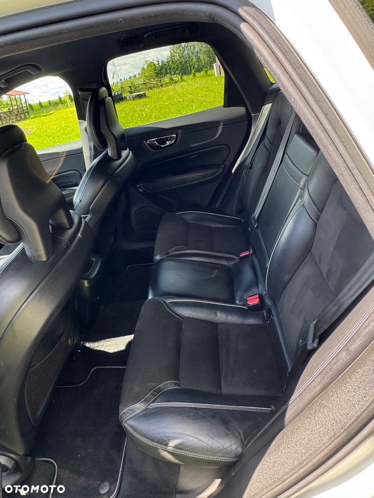 Volvo XC 60 T5 AWD R-Design - 22