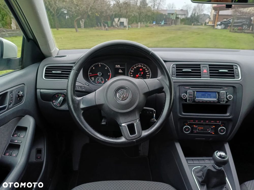 Volkswagen Jetta 1.6 TDI Blue Motion Technology Comfortline - 27