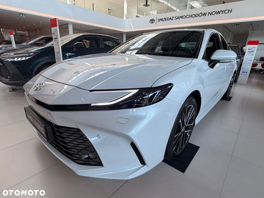 Toyota Camry - 4