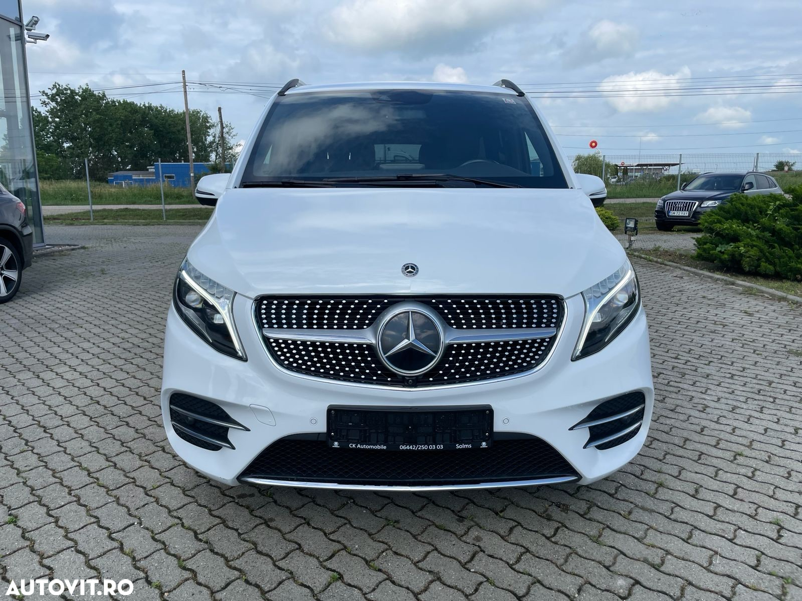 Mercedes-Benz V 300 d lang 4Matic 9G-TRONIC Exclusive - 3