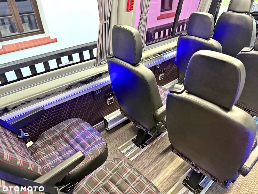 Mercedes-Benz Sprinter 907.235 - 21