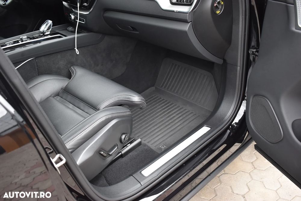 Volvo XC 60 T8 AWD AT PHEV Ultra Black Edition - 28