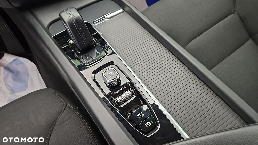 Volvo XC 60 B4 B Momentum Pro - 16